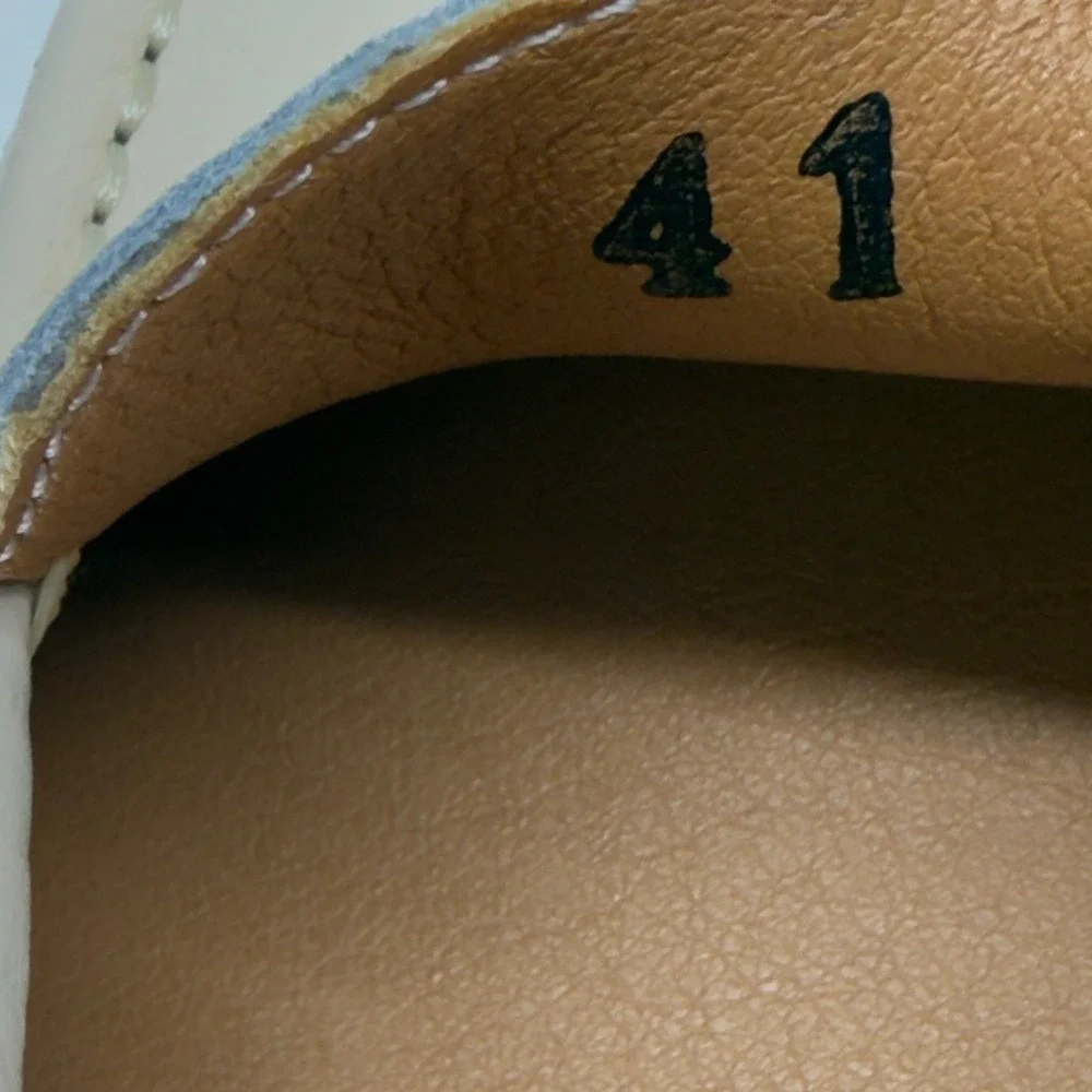 Comfortable Cream Leather Loafer Shoes‎ Women Size 41 Slip On Casual Comfort